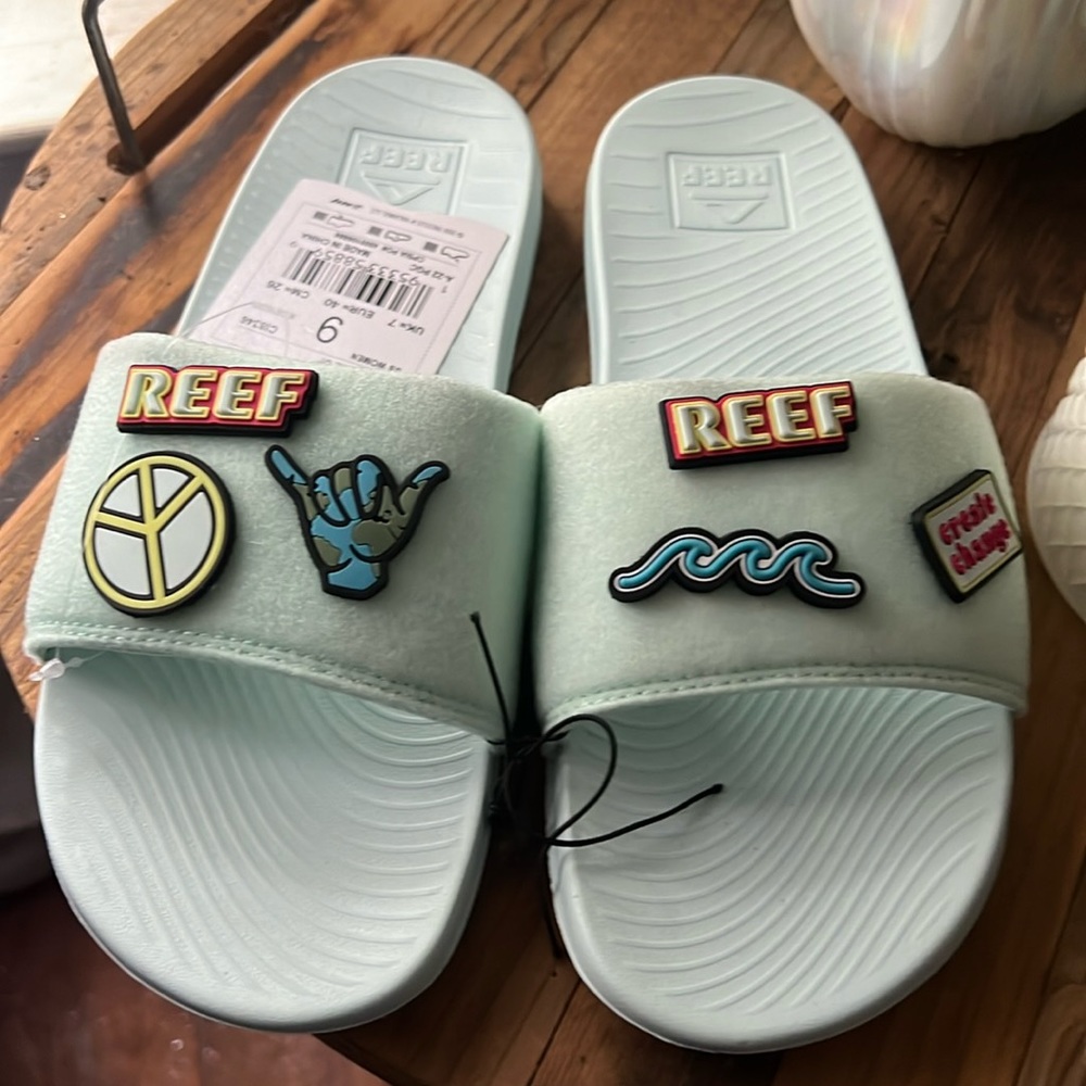 NWT Reef Slip Ons Sz 9